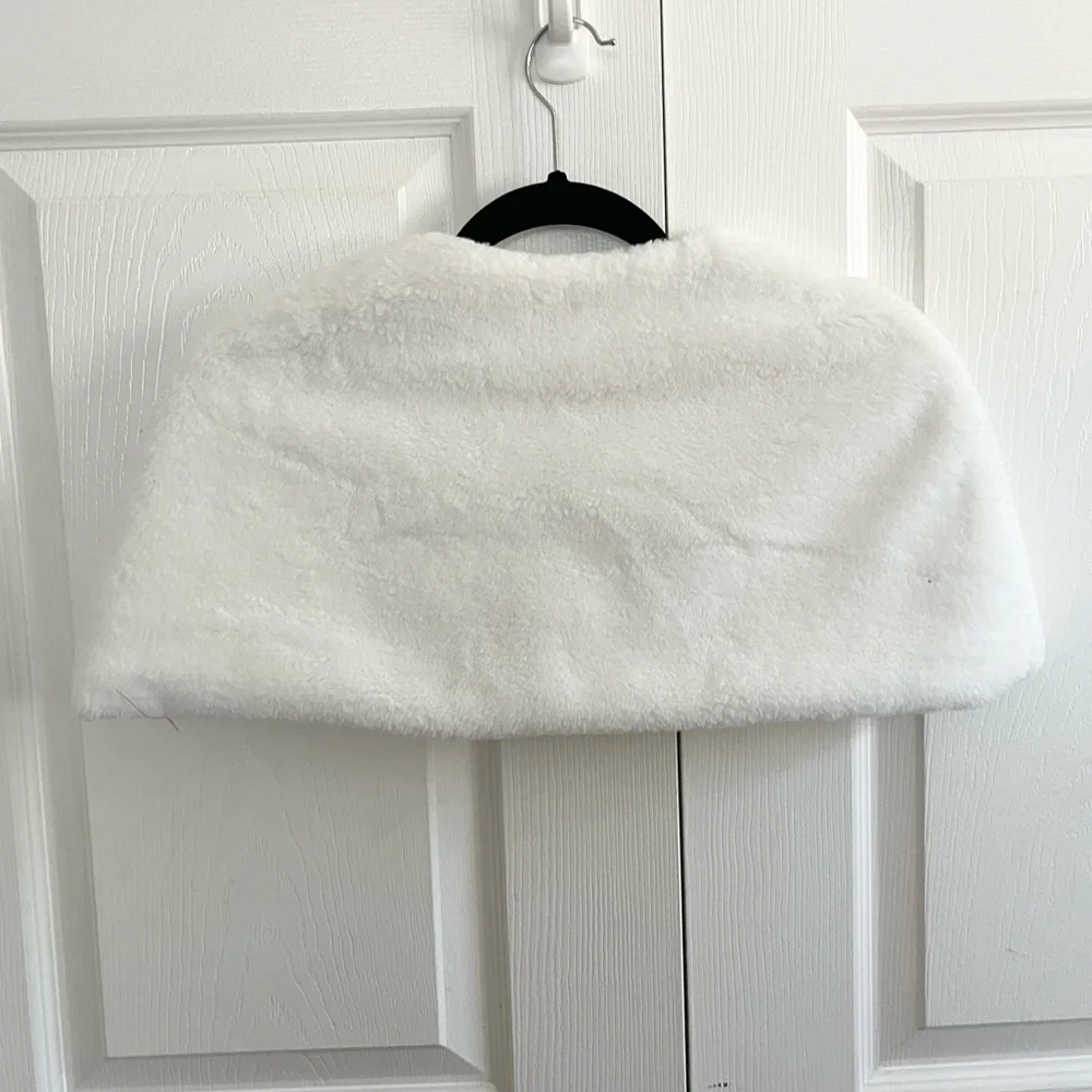 5 for $25! The Children’s Place Elegant White Faux Fur Kids Cape
